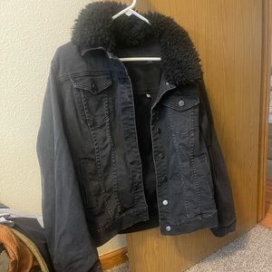 Kut from the Kloth Emma Faux Shearling Collar
Denim Jacket